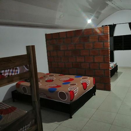 Hotel Low Cost La Dorada Esterno foto