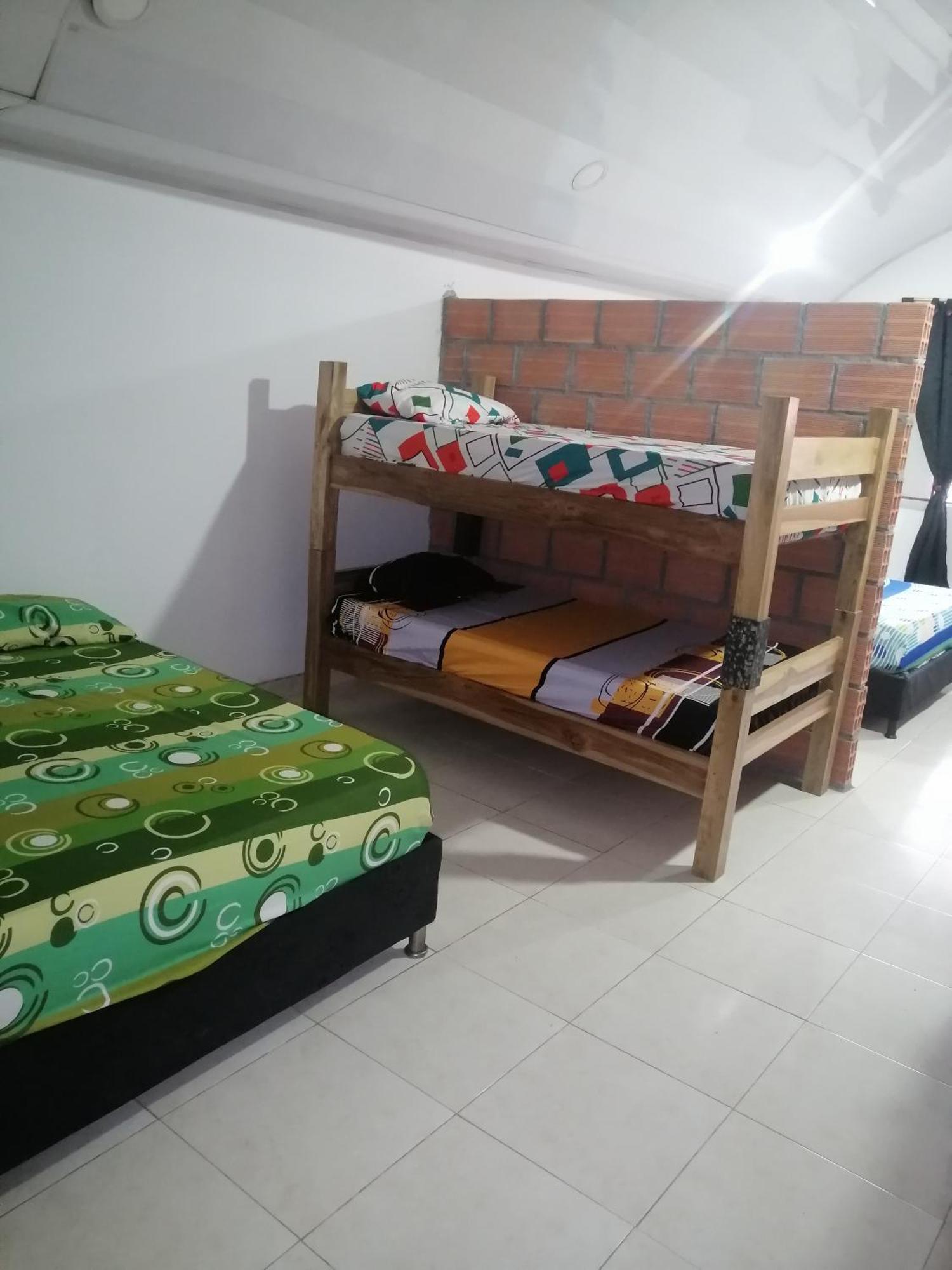 Hotel Low Cost La Dorada Esterno foto