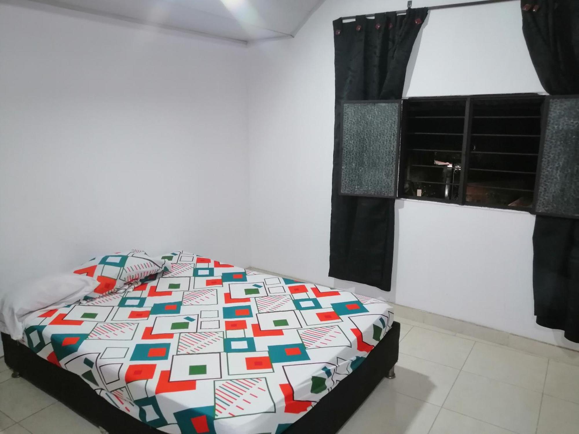 Hotel Low Cost La Dorada Esterno foto